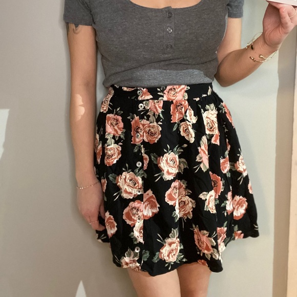 Floral skirt - Picture 2 of 3